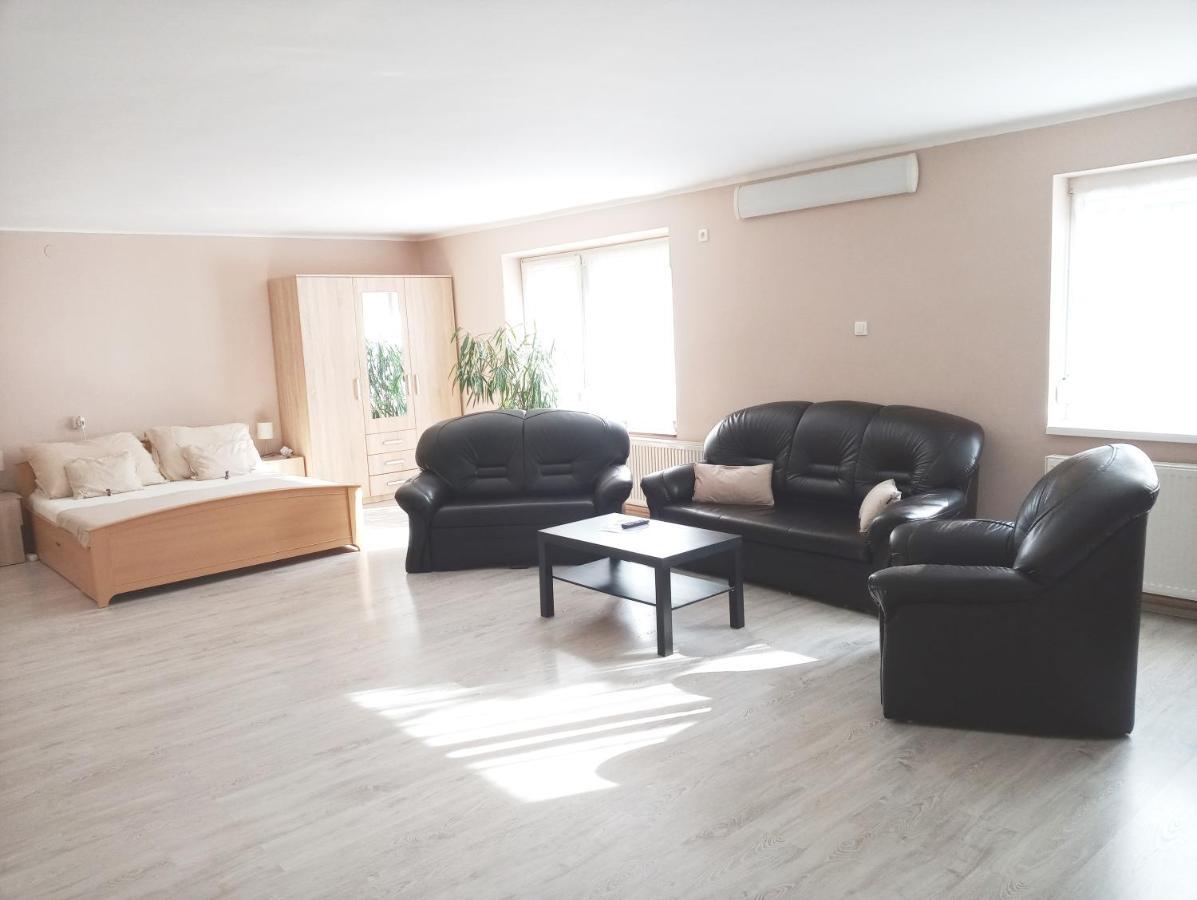Stardust Apartman Печ Екстериор снимка