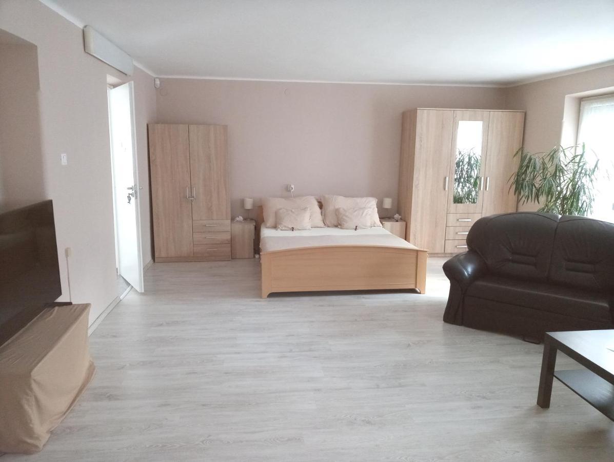 Stardust Apartman Печ Екстериор снимка