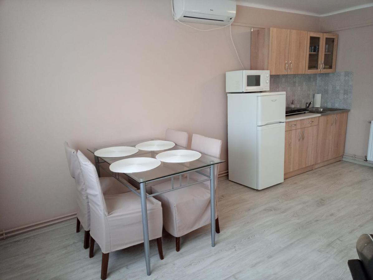 Stardust Apartman Печ Екстериор снимка