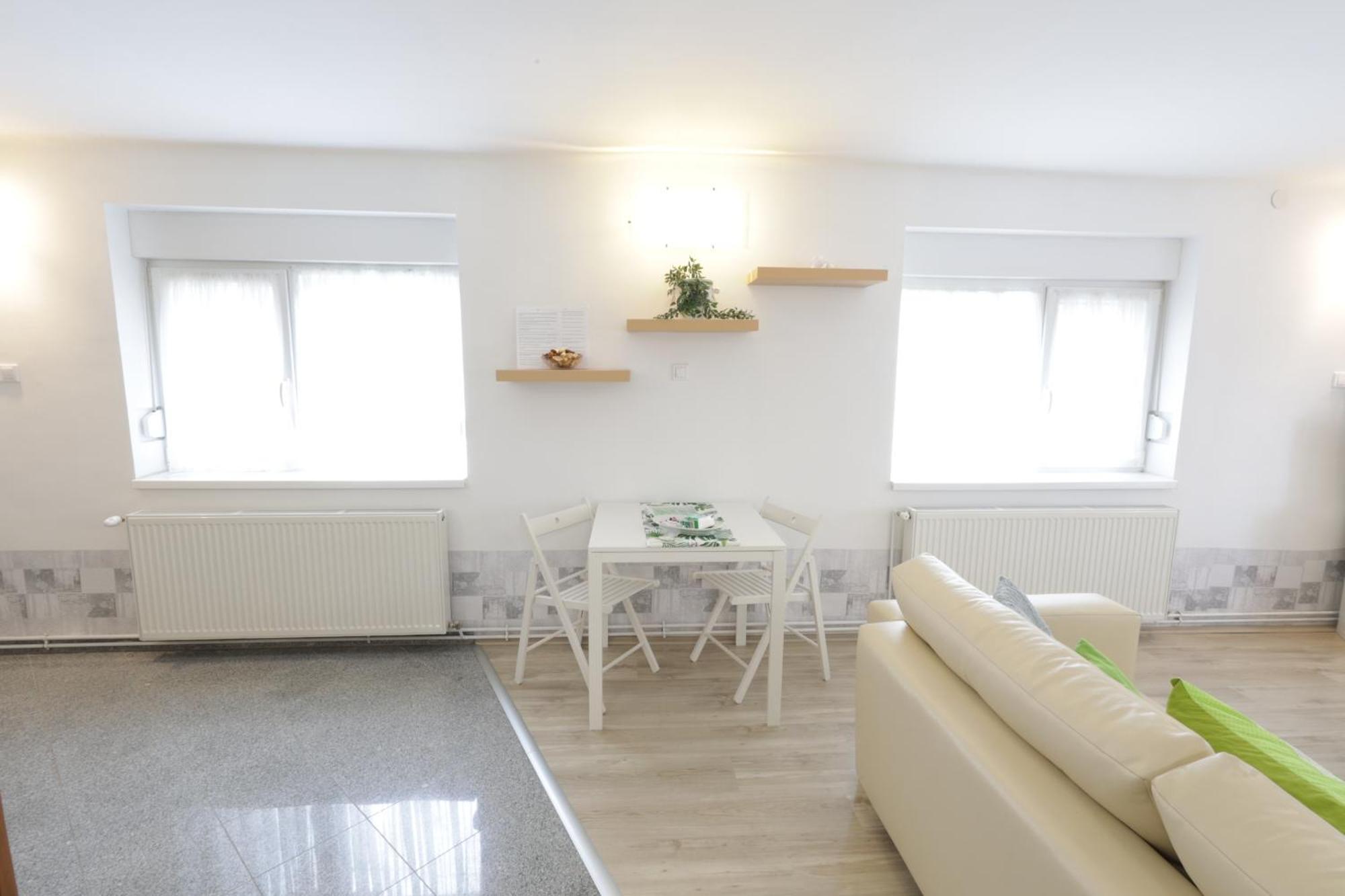 Stardust Apartman Печ Екстериор снимка
