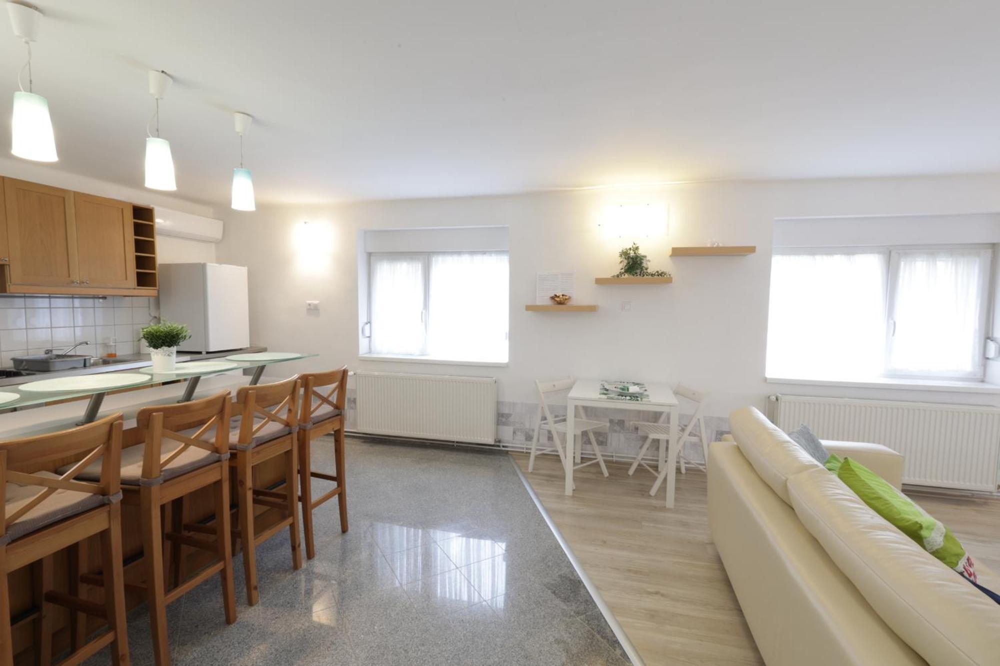 Stardust Apartman Печ Екстериор снимка