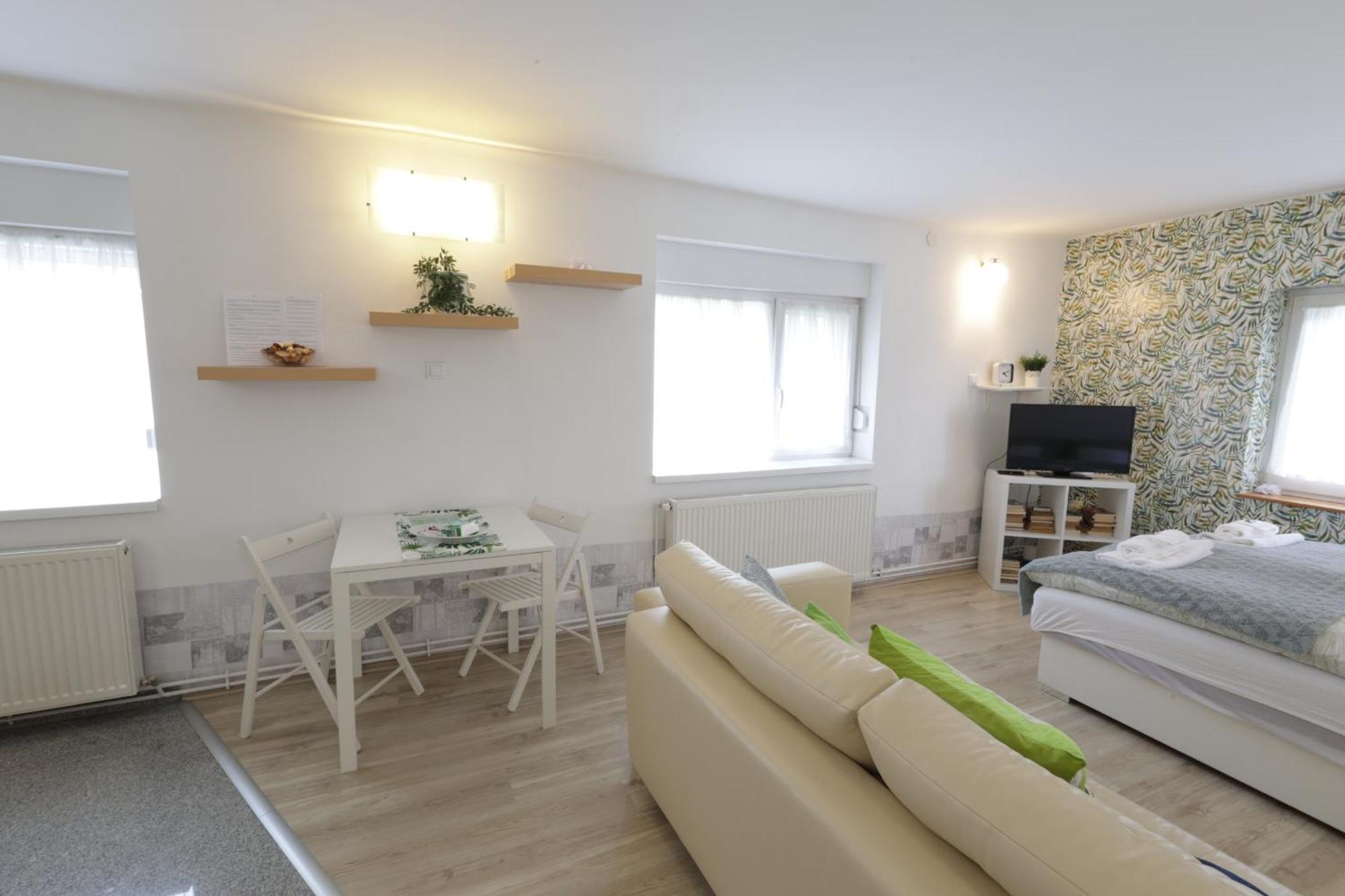 Stardust Apartman Печ Екстериор снимка