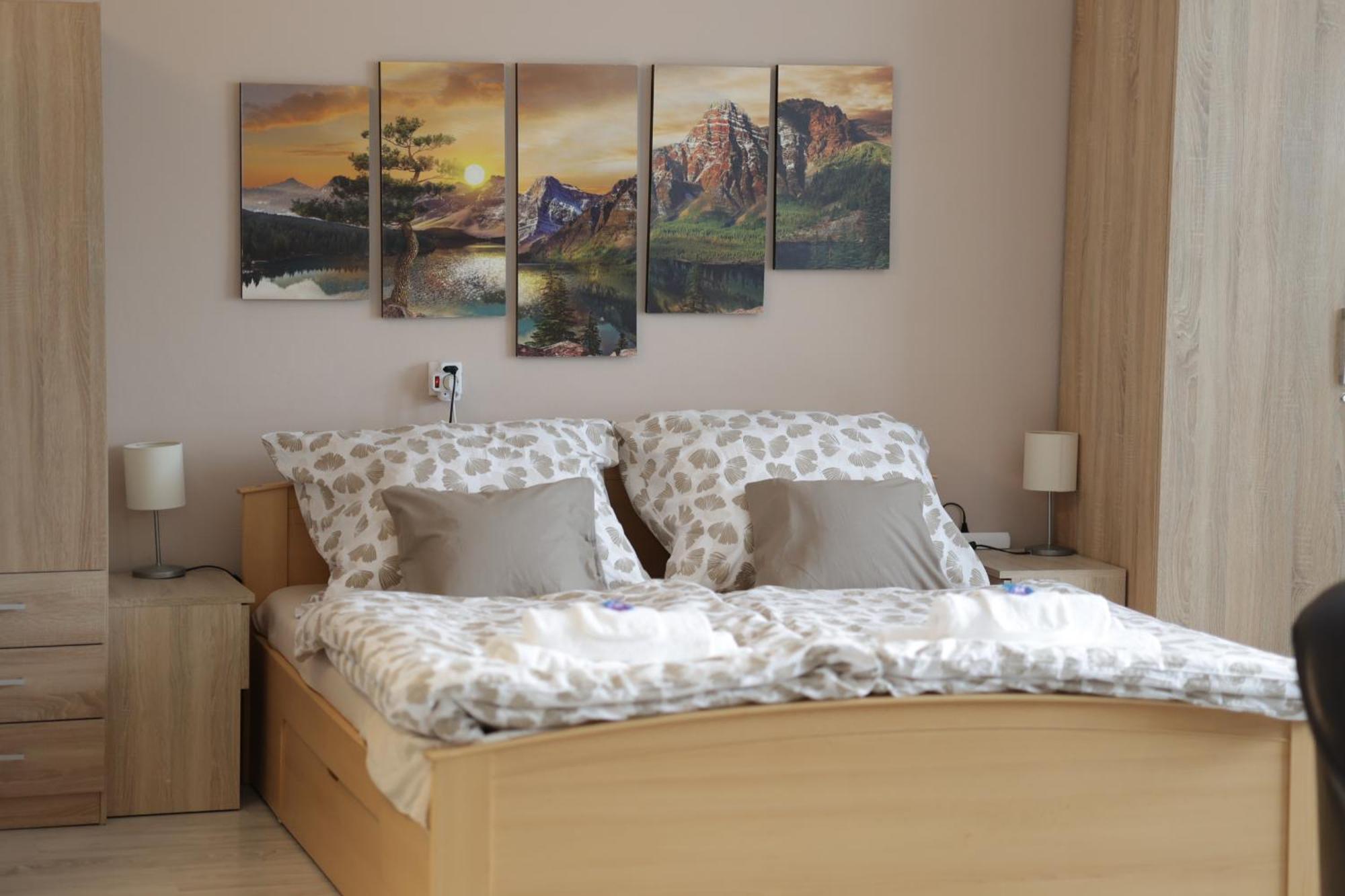 Stardust Apartman Печ Екстериор снимка